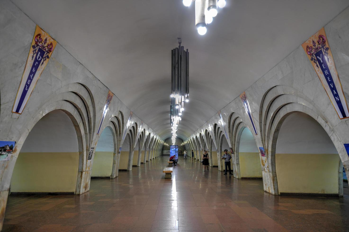 Jerevan, armenia - juli 9, 2018 - metro station republik fyrkant, ett av de original- metro stationer i de stad av Yerevan i armenien. foto