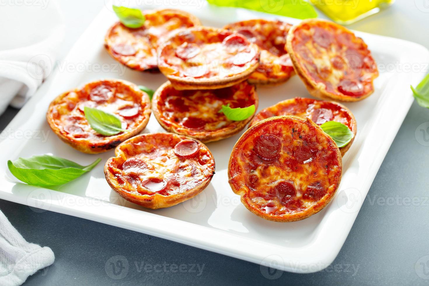 mini pepperoni-pizzor foto