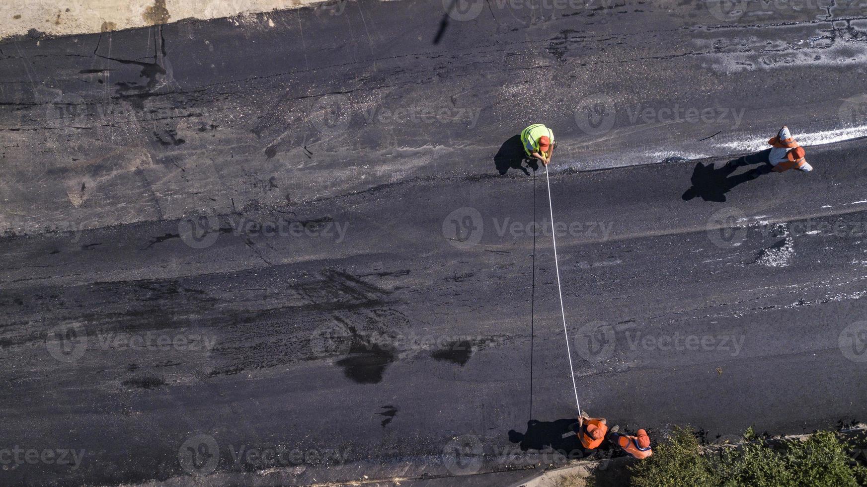 antenn se på de ny asfalt väg under konstruktion foto