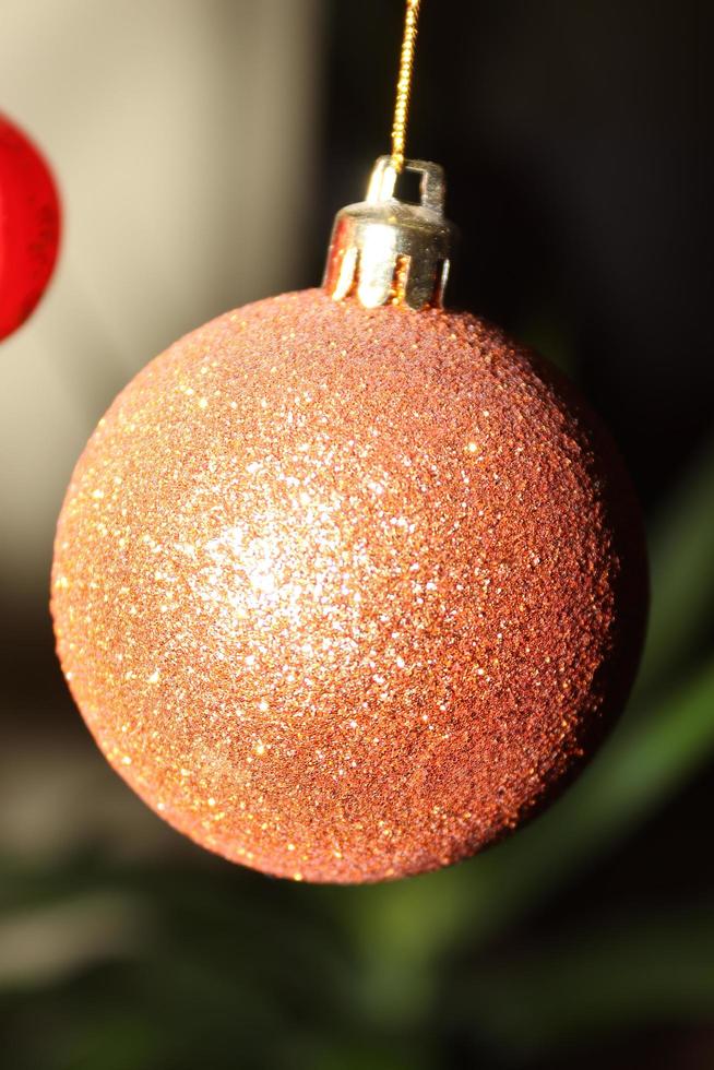 jul boll tillverkad av annorlunda plast och klibbig element, specifika till de säsong vi är i foto