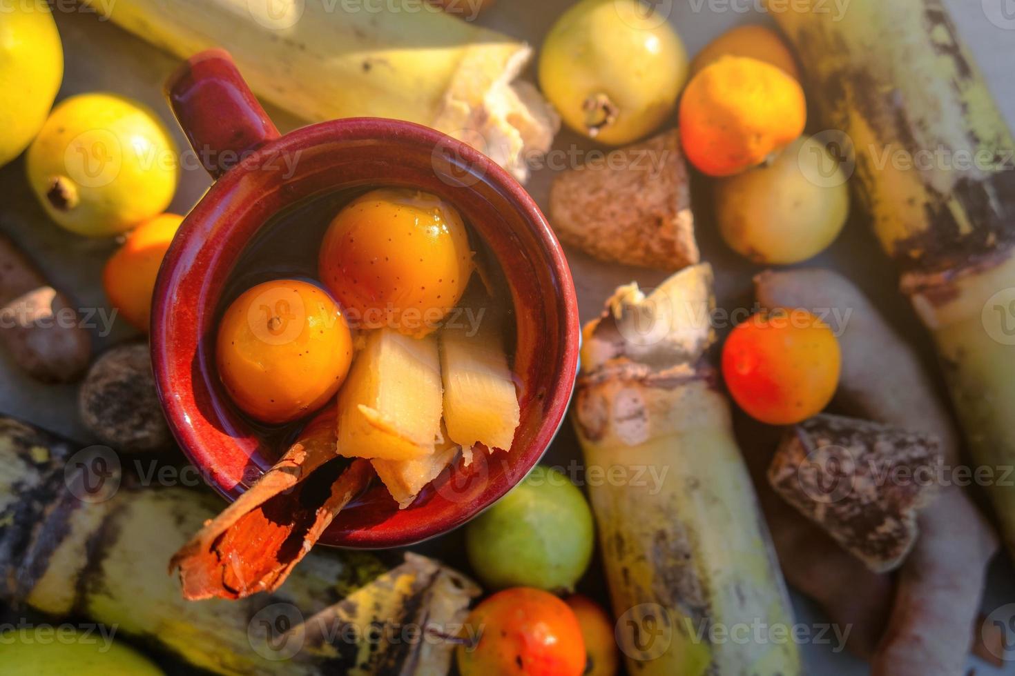 grundläggande Ingredienser till förbereda en mexikansk frukt stansa foto