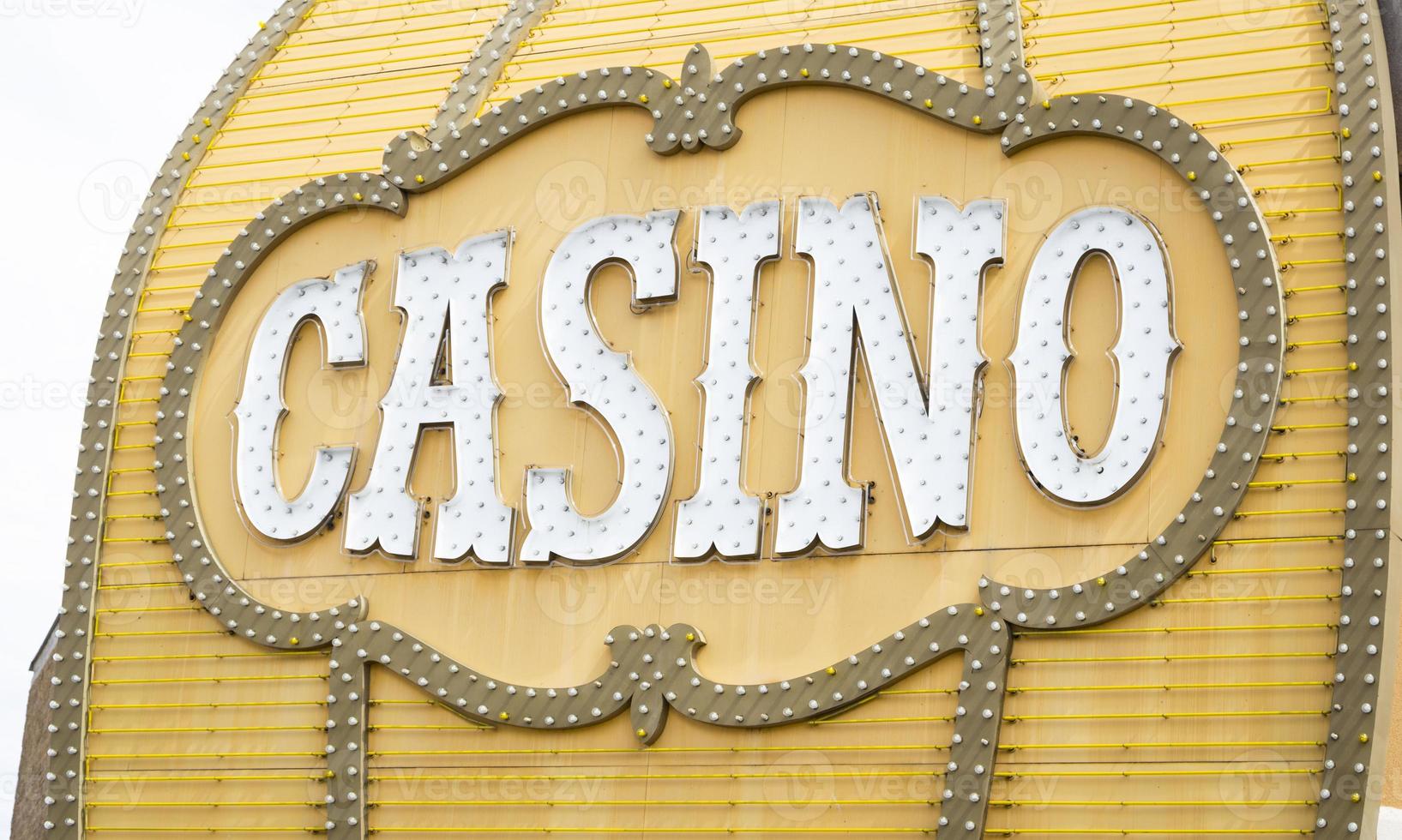 antik kasino tecken på byggnad foto