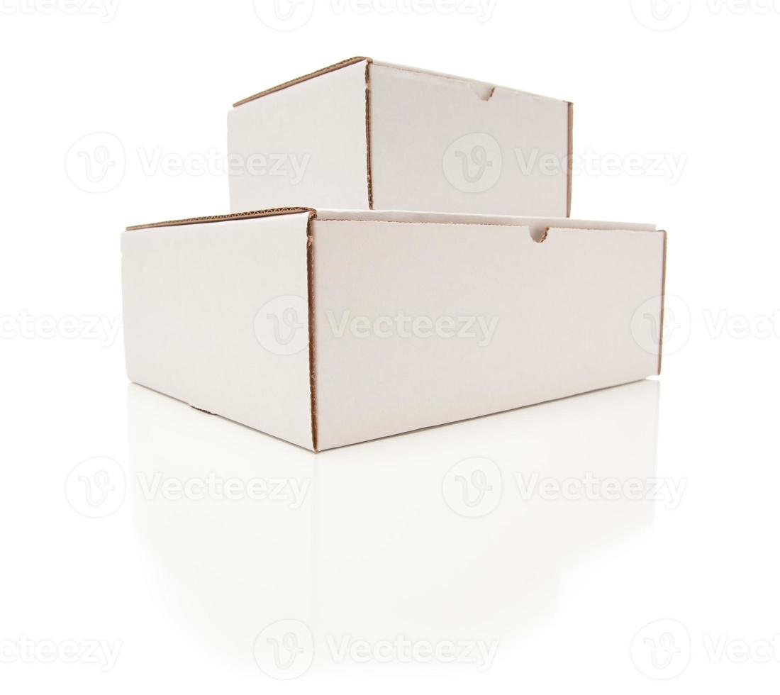 stack av tom vit kartong lådor isolerat foto
