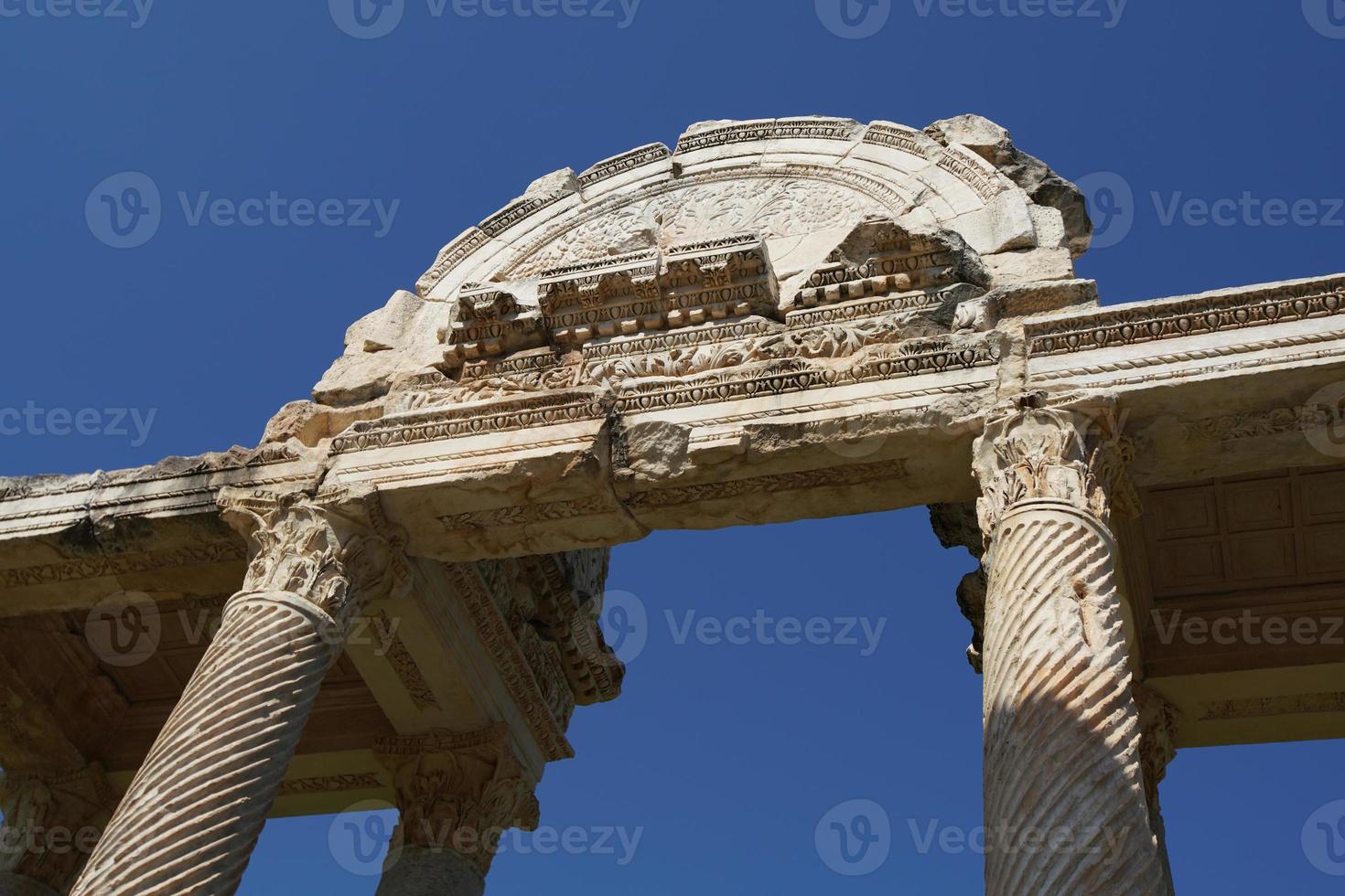monumental inkörsport, tetrapylon i afrodisier gammal stad i aydin, turkiye foto