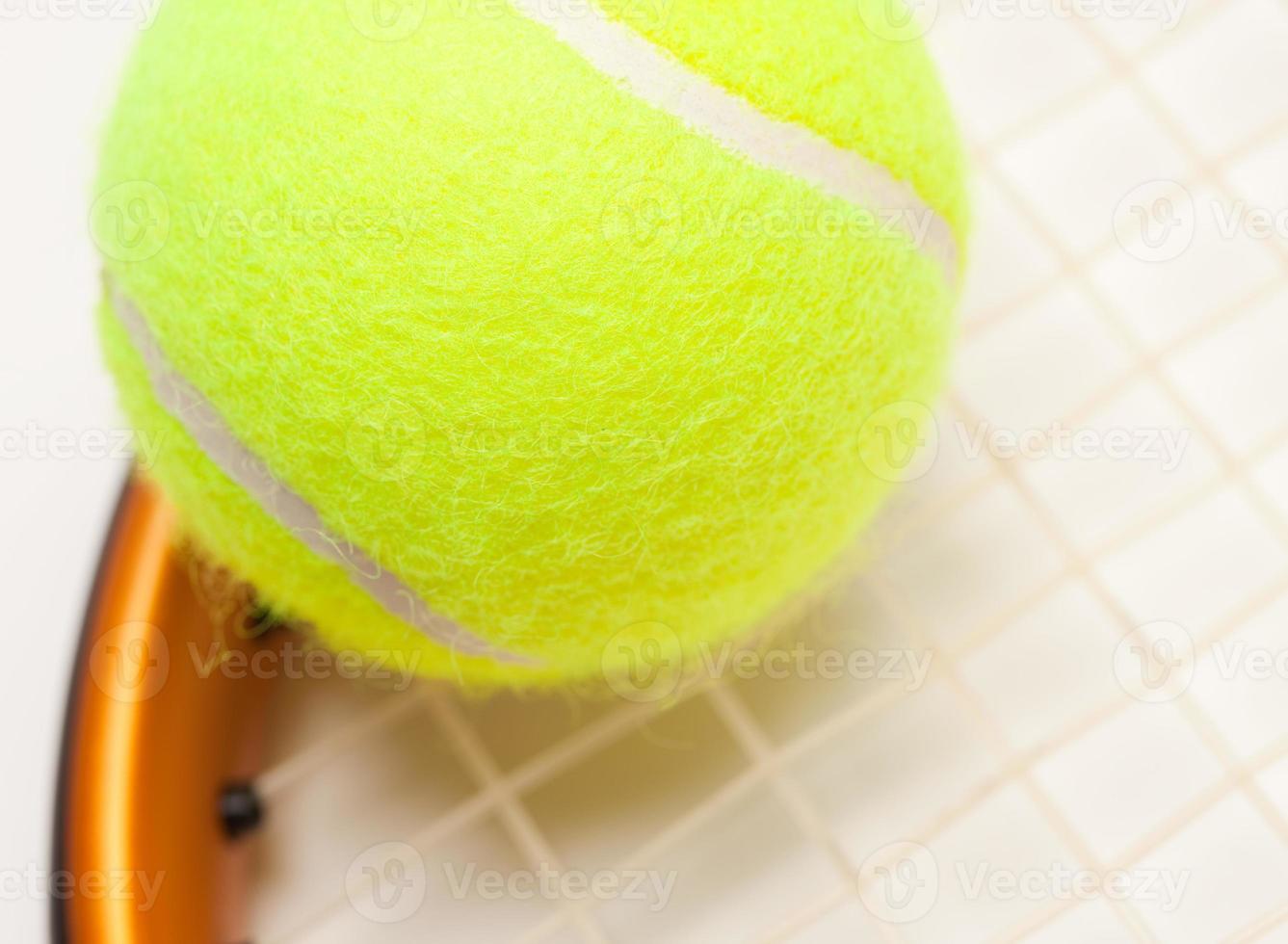 abstrakt tennis boll, racketen och strängar foto