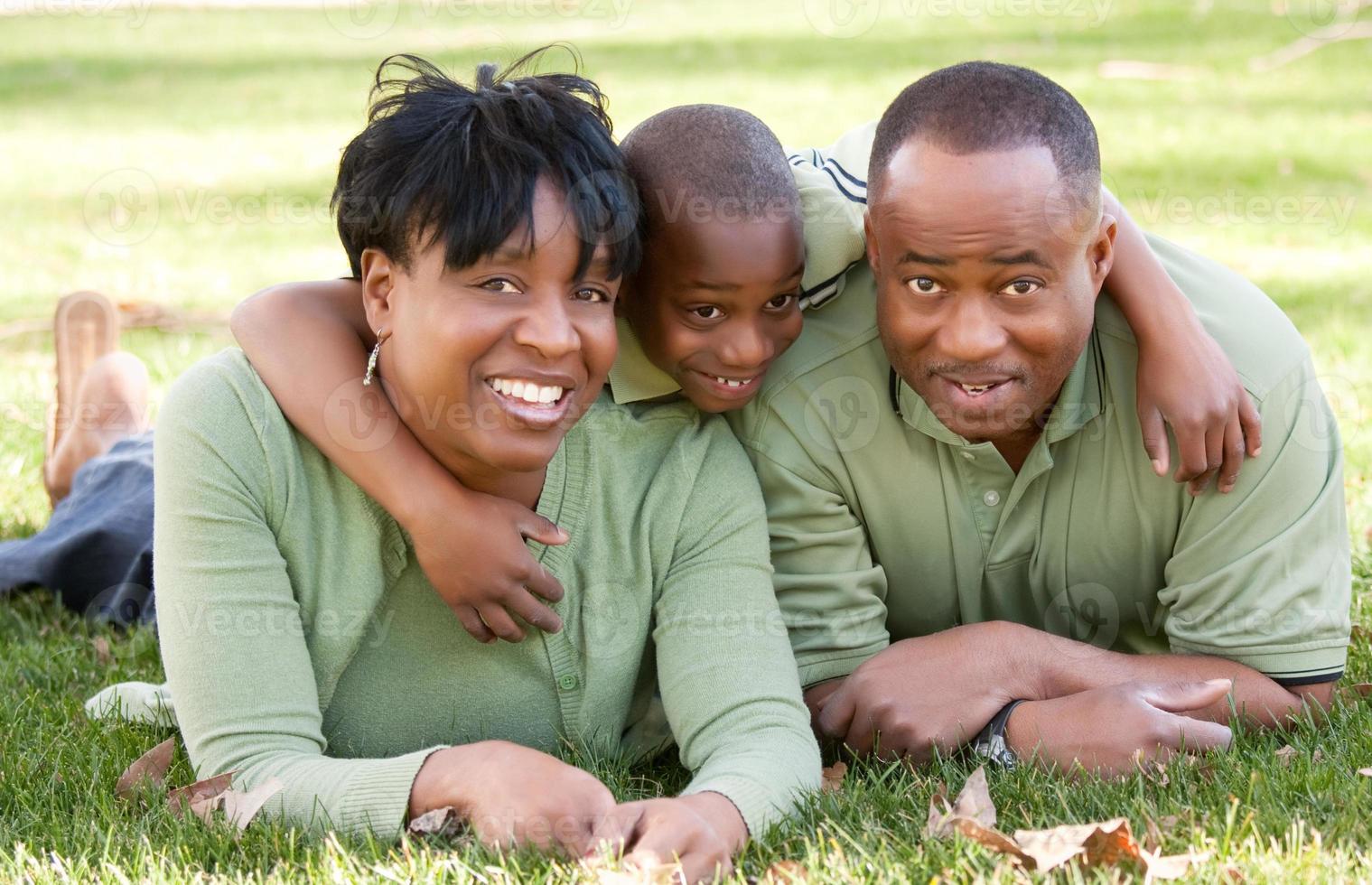 afrikansk amerikan familj i de parkera foto