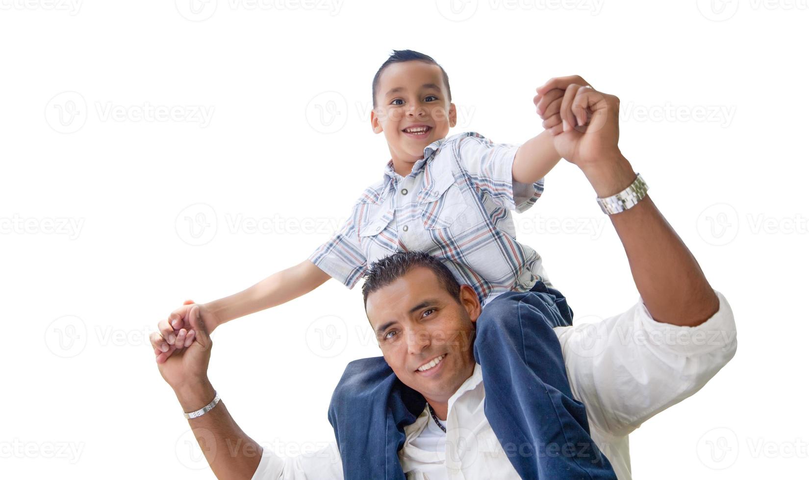 latinamerikan far och son har roligt isolerat på vit foto