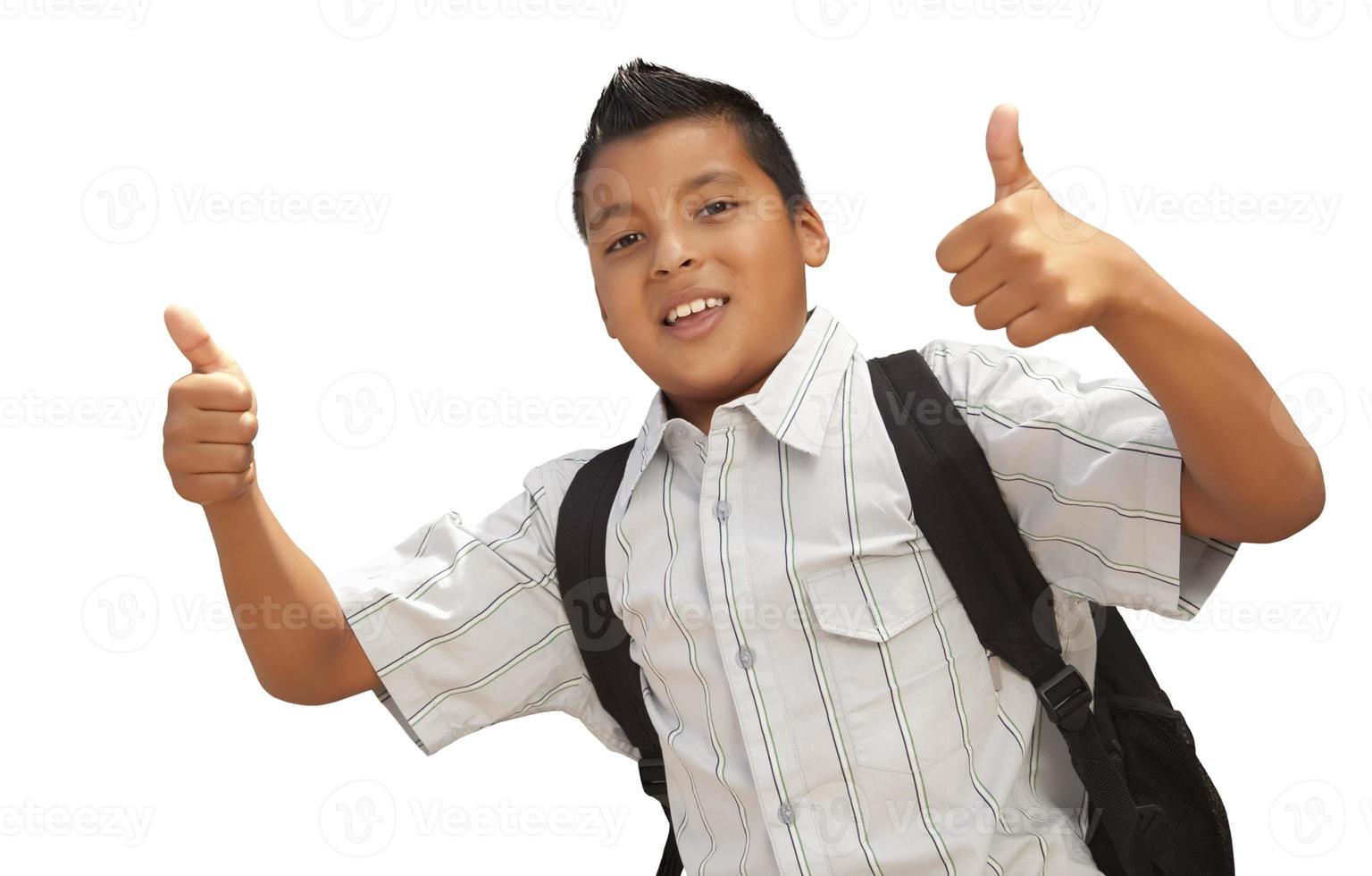 Lycklig ung latinamerikan skola pojke med tummen upp på vit foto