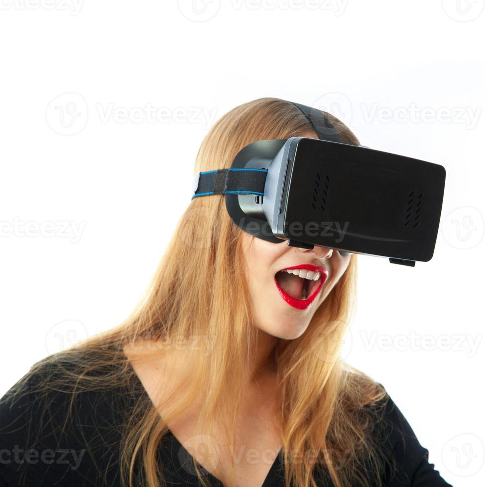 flicka i virtuell verklighet hjälm foto