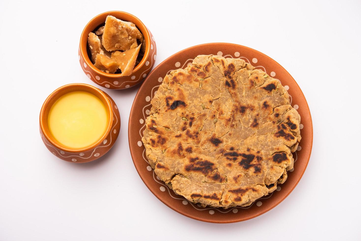 ljuv roti tillverkad ut av ris mjöl, jaggery, och ghee. gud ki roti. gur ki roti, jaggery bhakri, meethi gud ki roti. vinter- mat. kopia Plats. foto