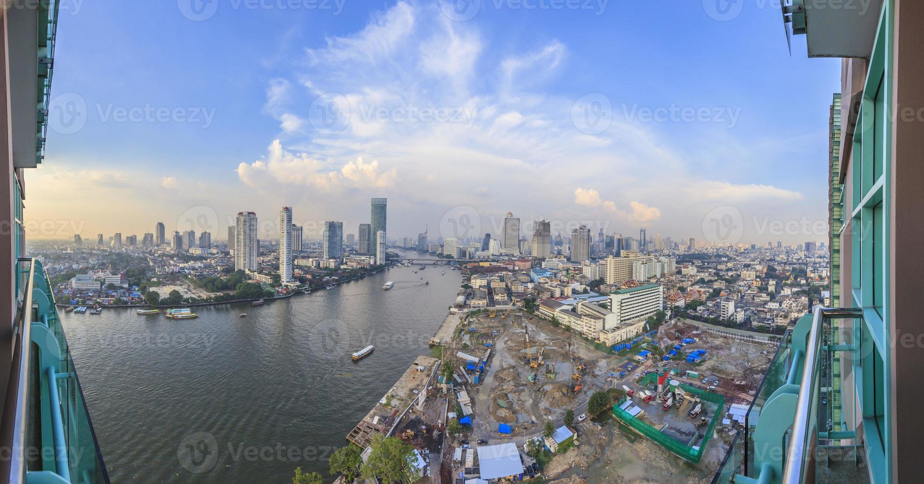 antenn se av de bangkok horisont över de chao phraya flod foto