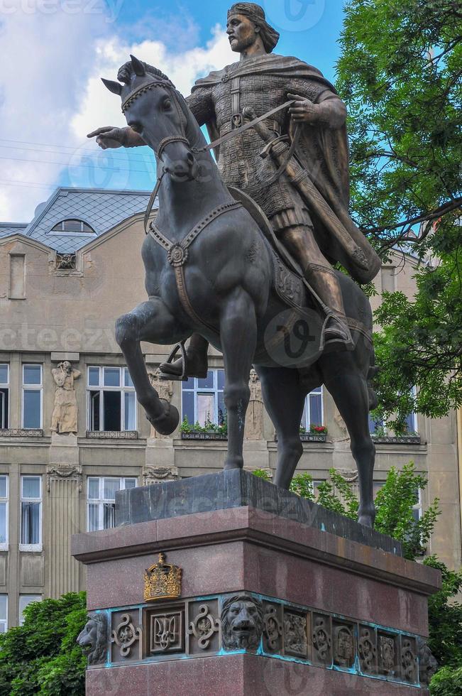 monument till kung danilo på häst i lvov, Västra ukraina. foto