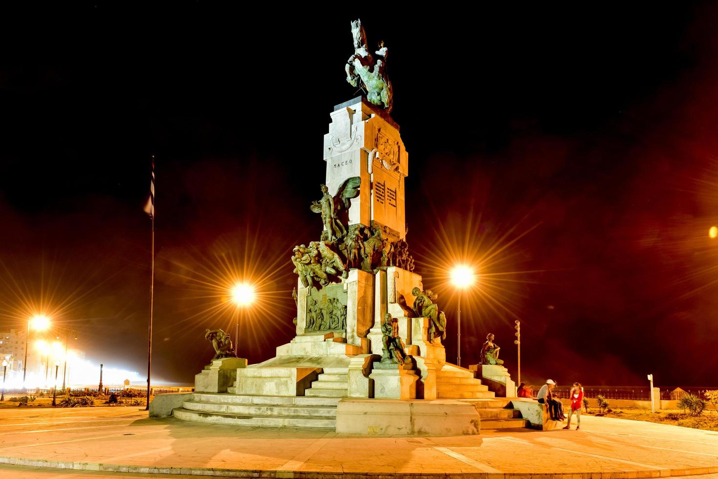 monument till antonio maceo i Havanna, belägen mellan de malecon och de främre av de hermanos ameijeiras sjukhus i centro habana, 2022 foto