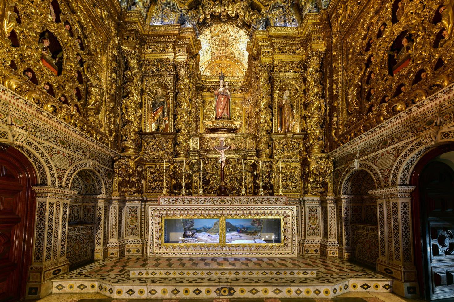 Lissabon, portugal - november 25, 2016 - kyrka av helgon roch eller igreja de sao roque i Lissabon, portugal. foto