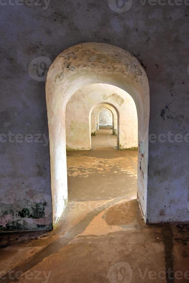 korridor av castillo san felipe del morro också känd som fort san felipe del morro eller morro slott. den är en 1500-talet citadell belägen i san juan, puerto rico. foto