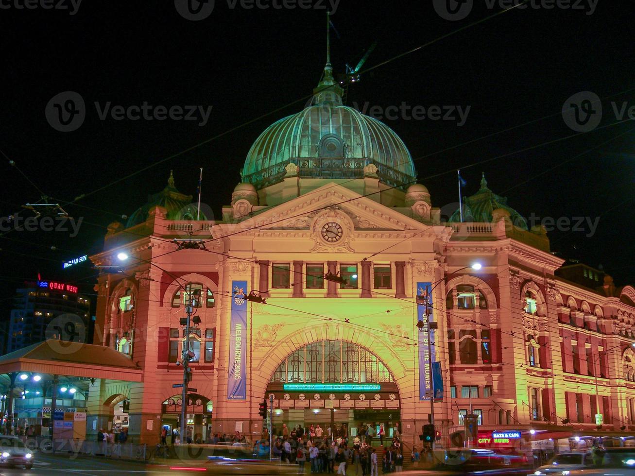 melbourne, Australien - mar 18, 2006 - flinders gata järnväg station, ett ikoniska byggnad av melbourne, Australien, victoria. byggd i 1909. foto