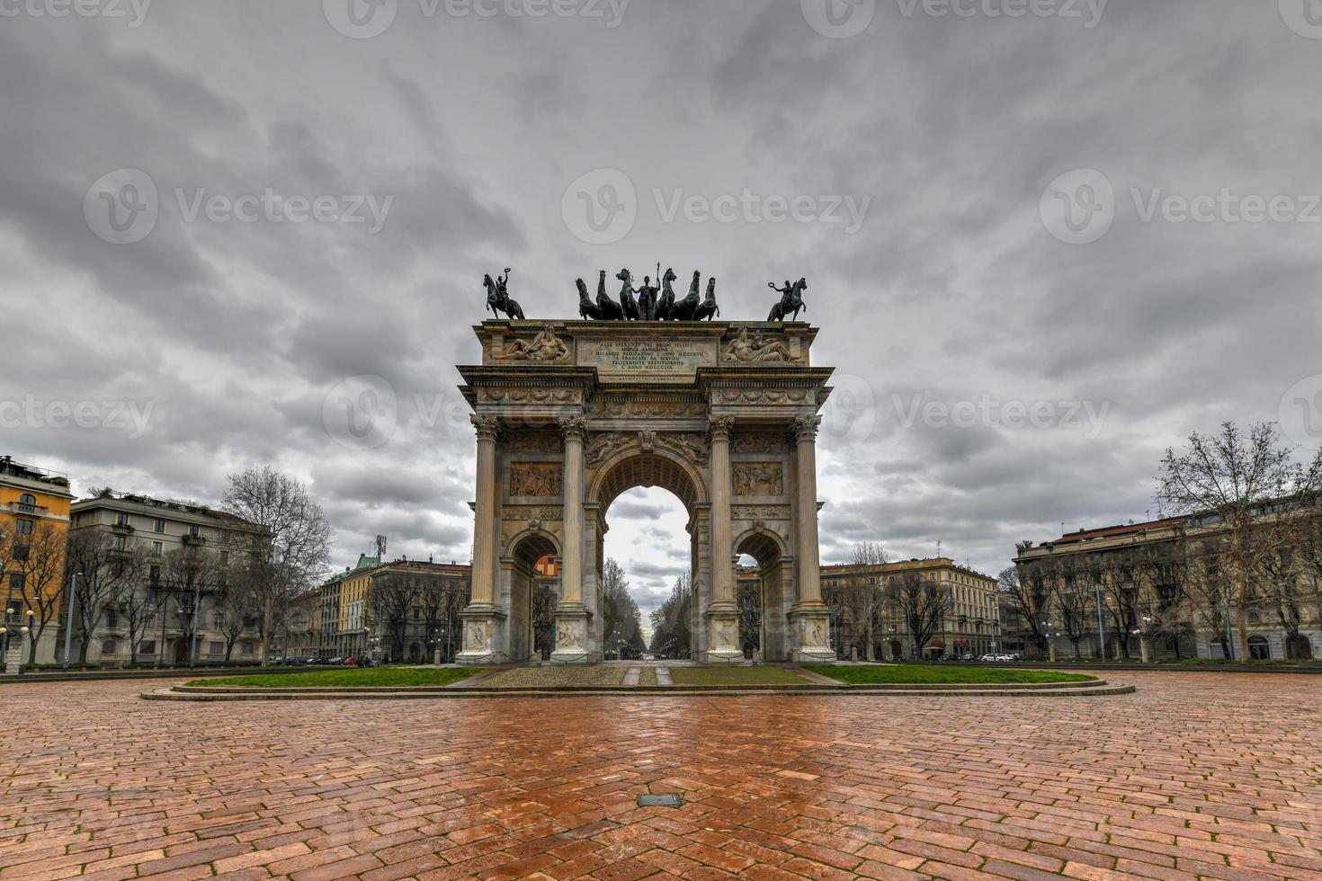 båge av fred - milano, Italien foto