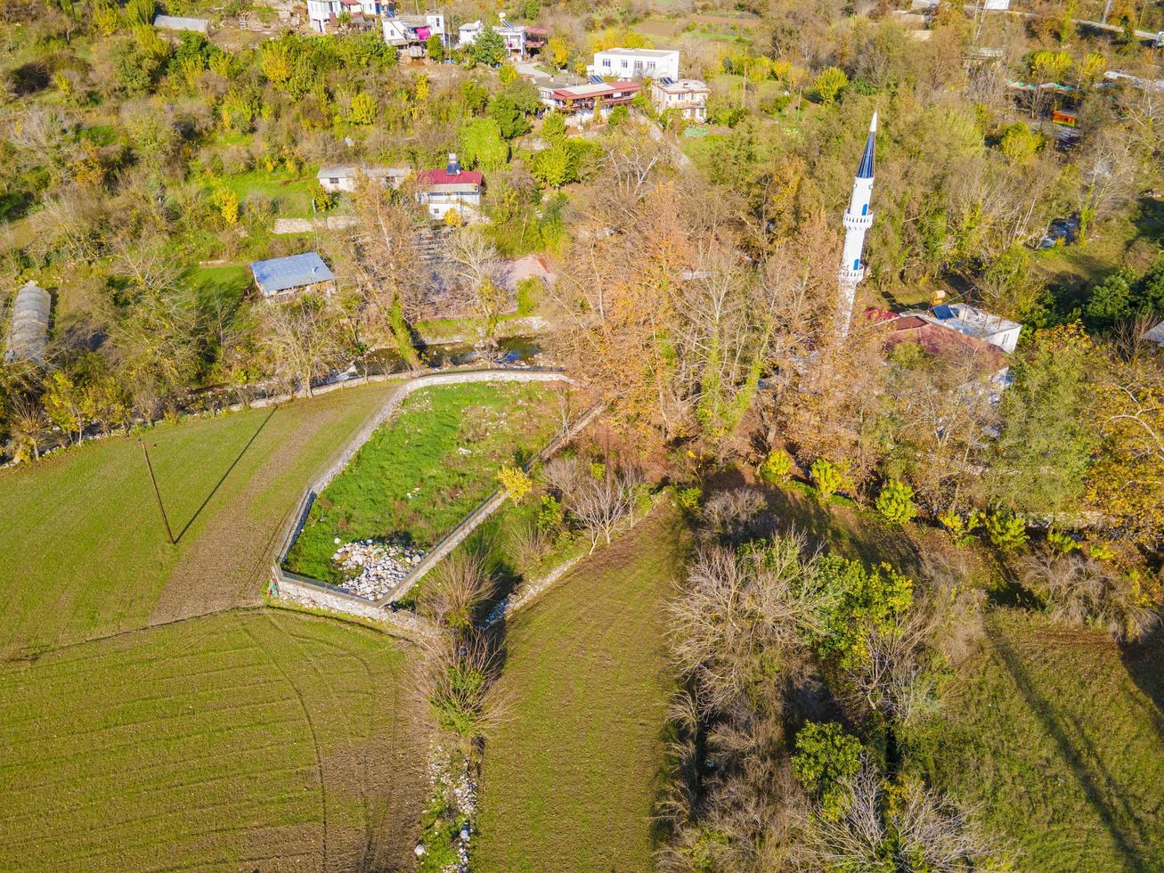 Fantastisk se av de landsbygden från de luft. grön by foto