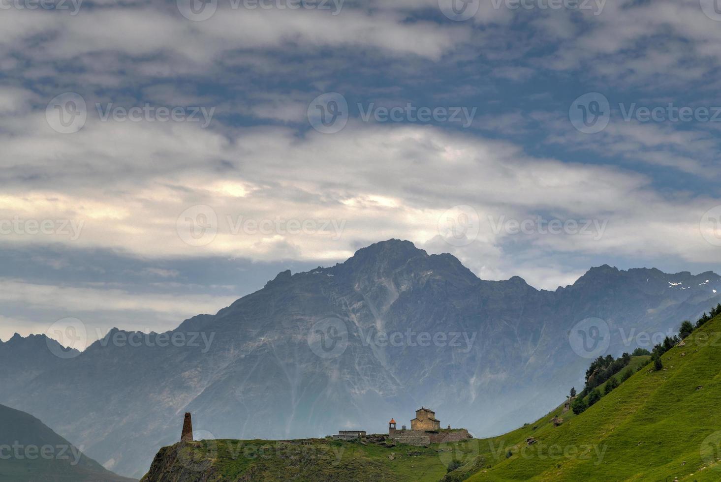 skön panorama- se av de georgiansk landsbygden i goristsikhe, georgien foto