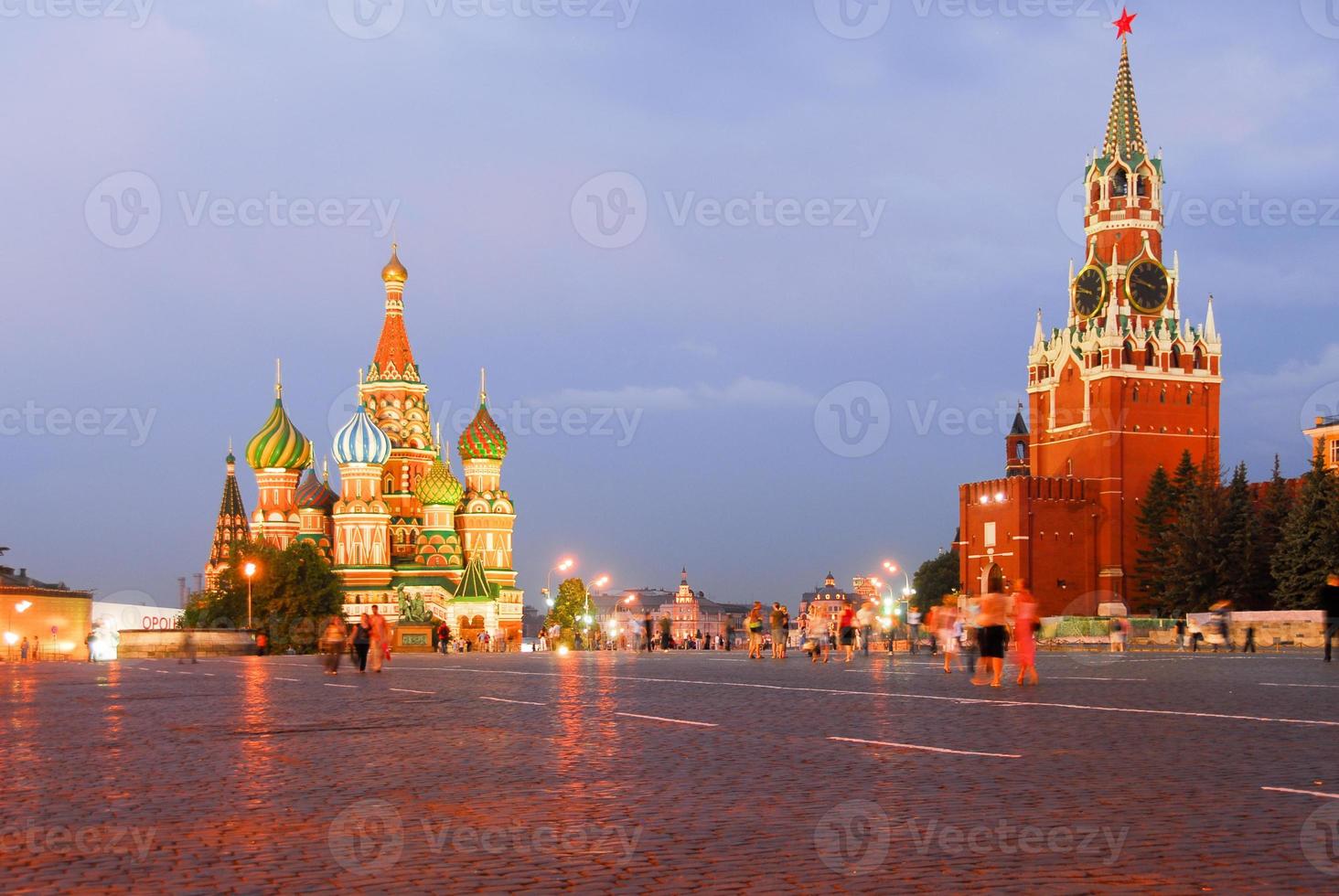 st basilika kyrka i moskva röd fyrkant på en sommarens natt foto