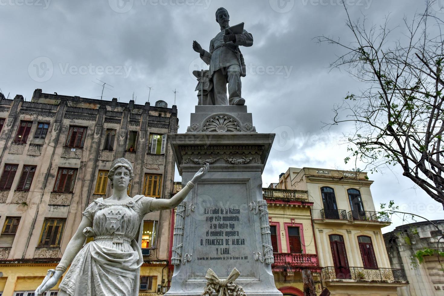 staty av francisco de albear förbi jose vilalta saavedra i Havanna, kuba foto