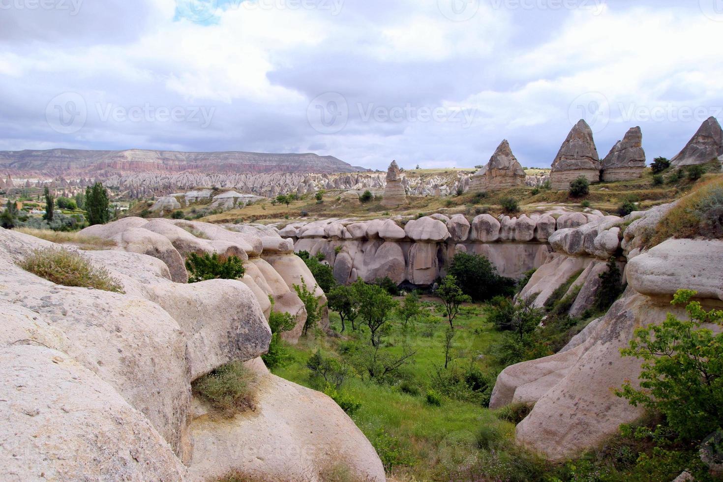 resa till goreme, Kappadokien, Kalkon. de se på de dal i de berg. foto