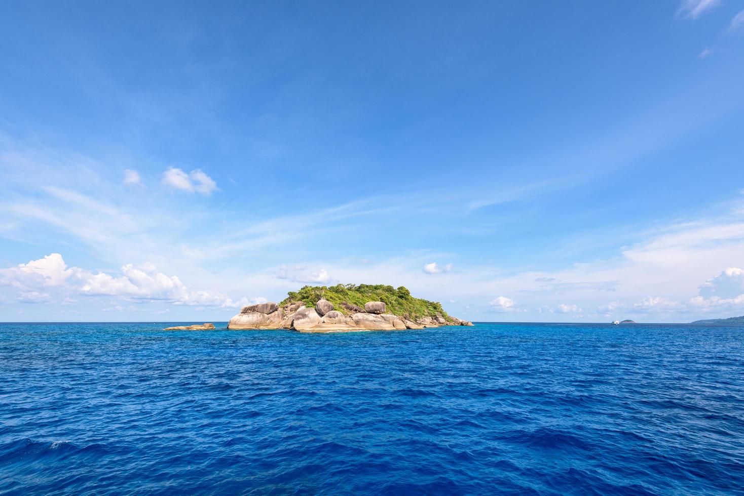 ko ha är en små ö i mu ko similan, thailand foto