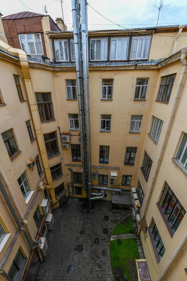 historisk byggnad i de Centrum av helgon Petersburg, Ryssland, 2022 foto