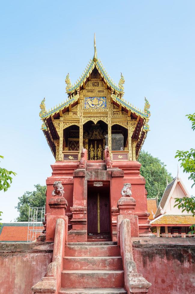 arkiv tripitaka på wat phra den där hariphunchai tempel foto