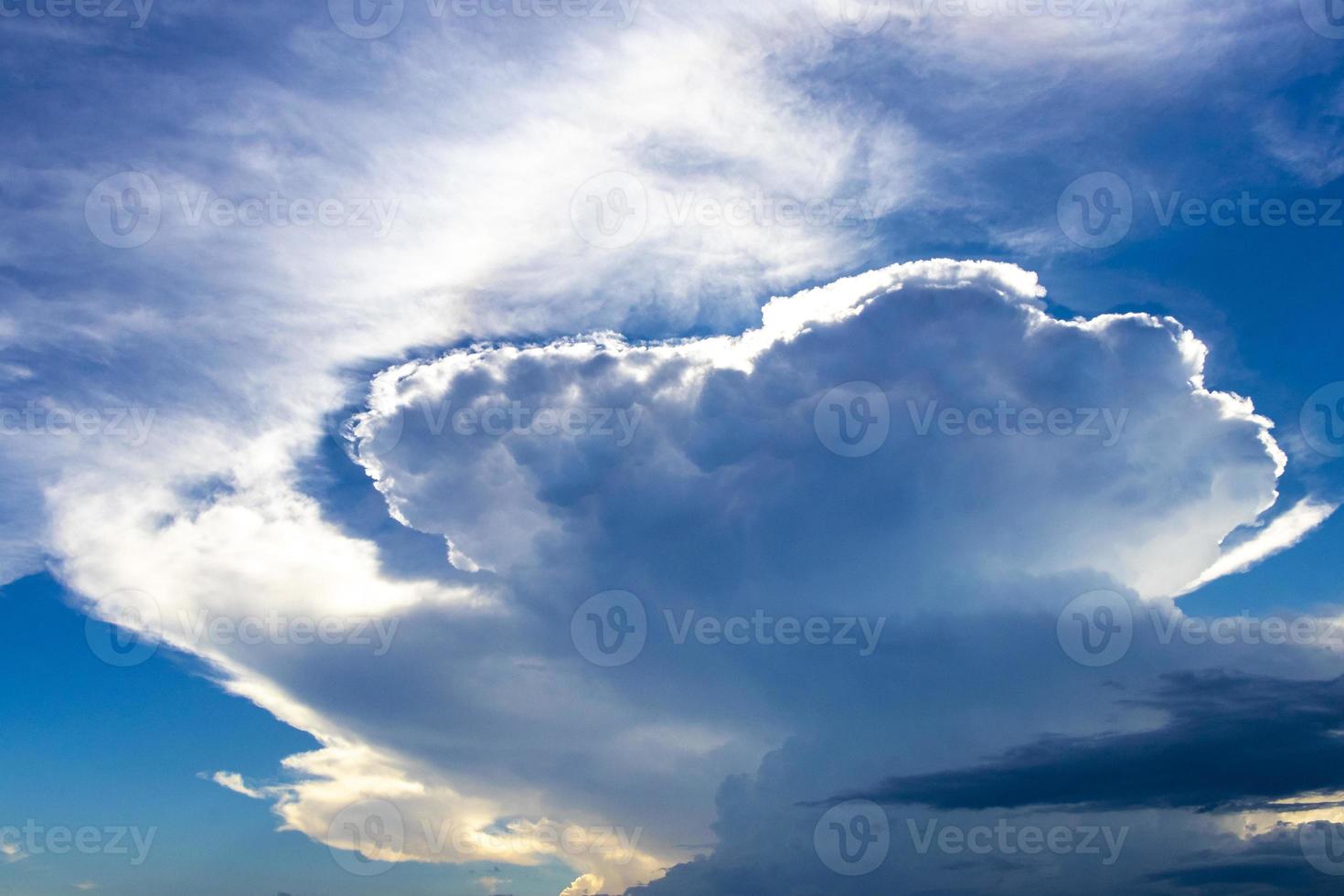 explosiv moln bildning stackmoln moln i de himmel i Mexiko. foto