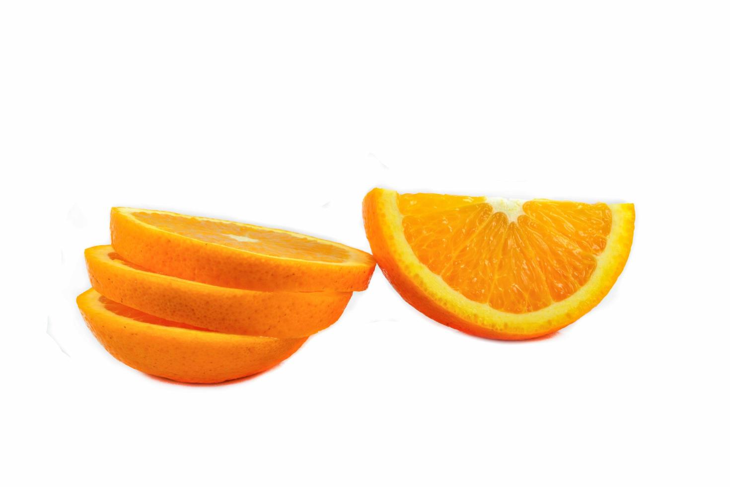 färsk orange frukt skiva isolera på vit bakgrund foto