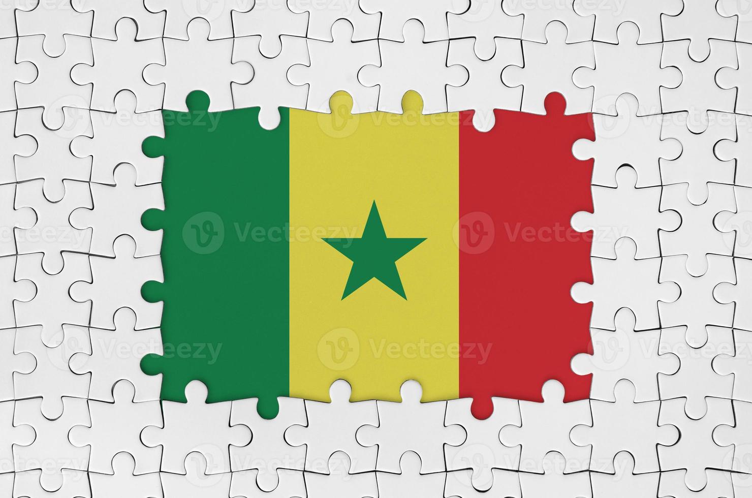 senegal flagga i ram av vit pussel bitar med saknas central del foto