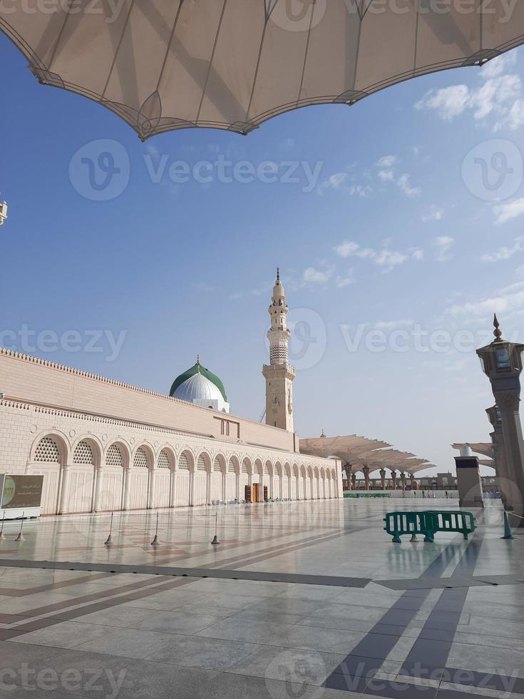 skön dagtid se av masjid al nabawi, medina, saudi arabien. foto