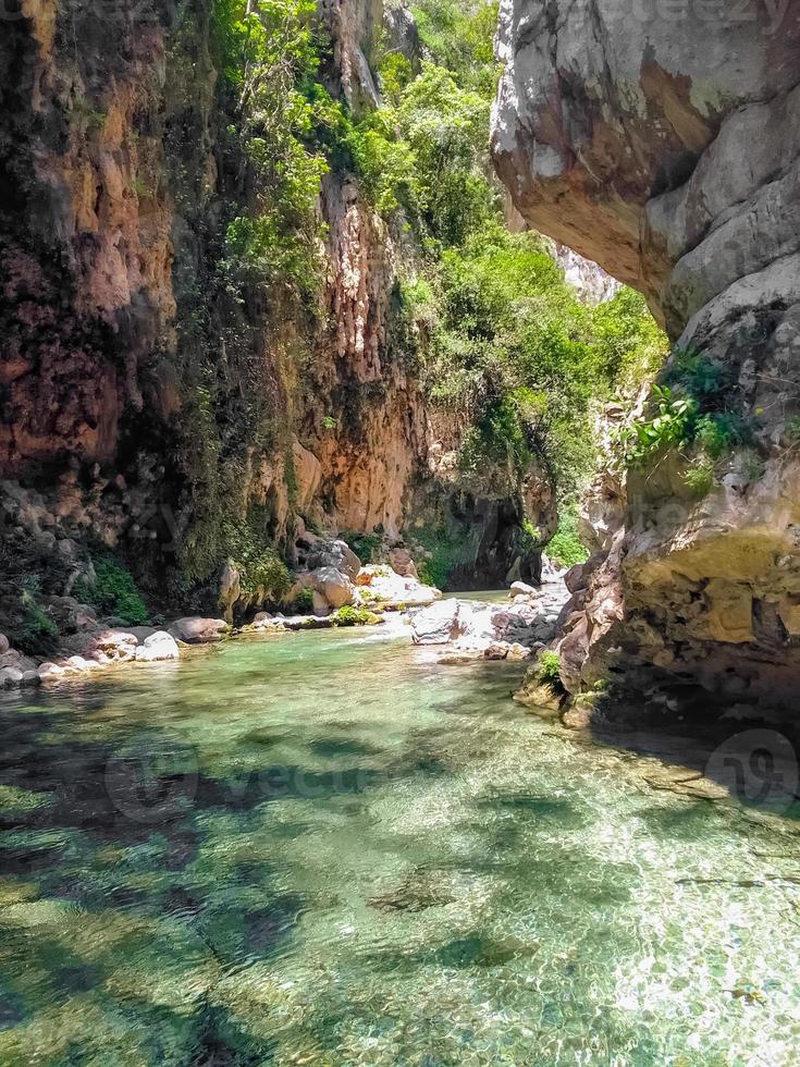 dal mellan chefchaouen bergen och kullar foto