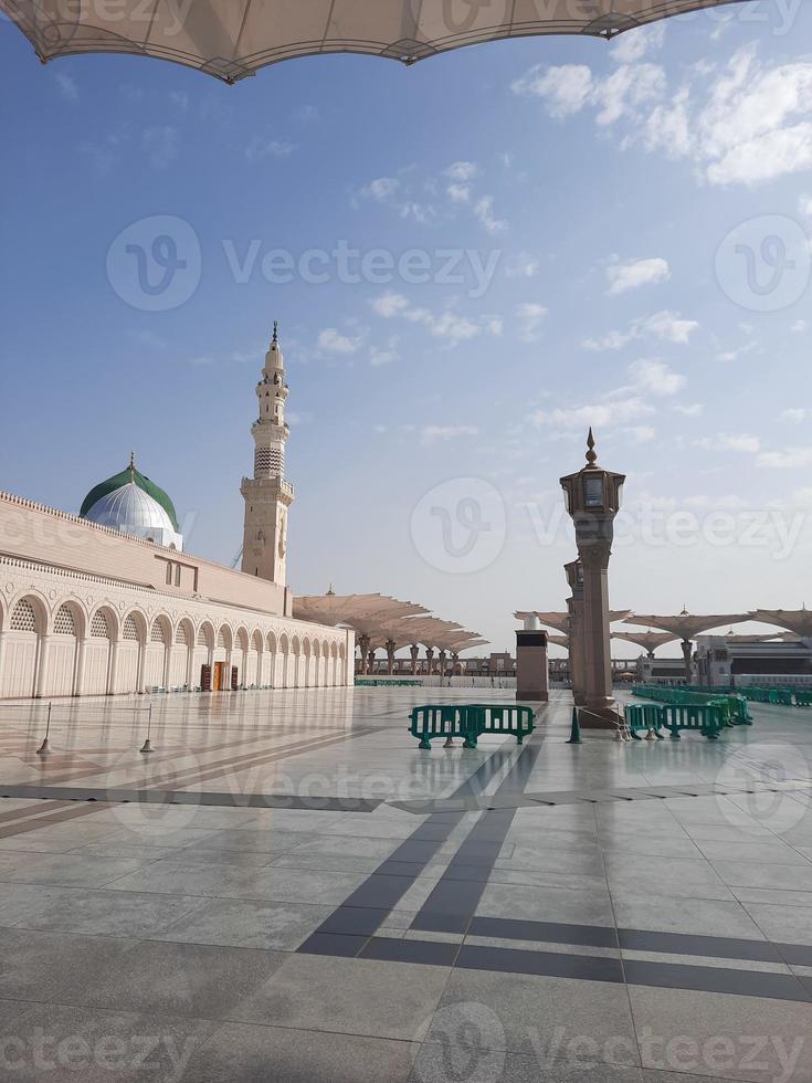 skön dagtid se av masjid al nabawi, medina, saudi arabien. foto