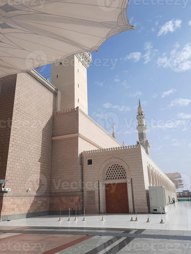 skön dagtid se av masjid al nabawi, medina, saudi arabien. foto