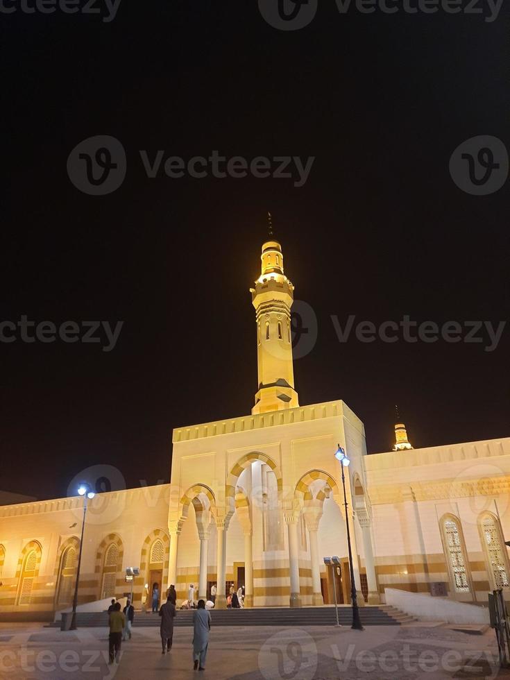 en skön natt se av de sa al shuhada moské i medina, saudi arabien. foto