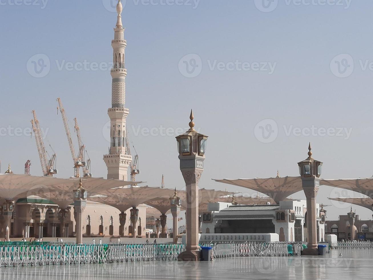 skön dagtid se av masjid al nabawi, medina, saudi arabien. foto