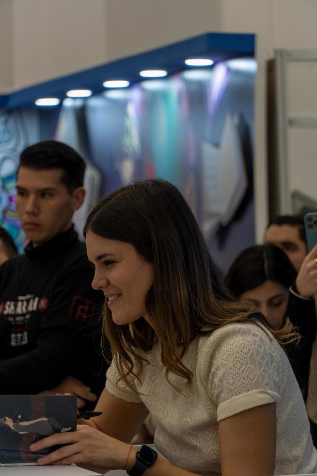 29 noviembre 2022, guadalajara, mexico Elvira sastre signering autografer i henne ny bok foto