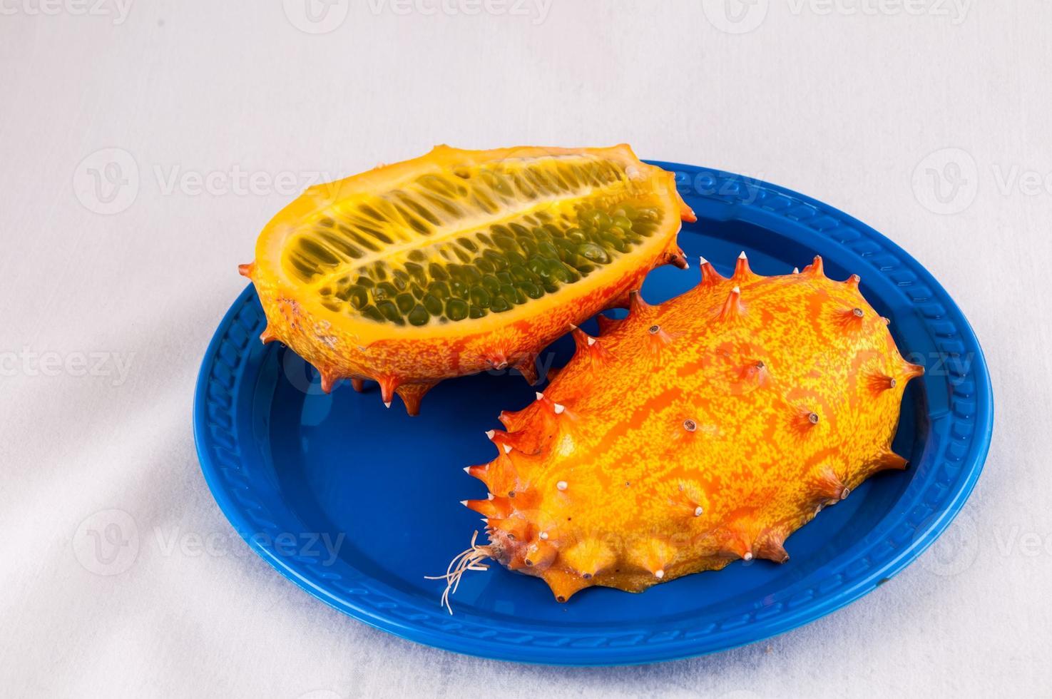 isolerat kiwano frukt foto