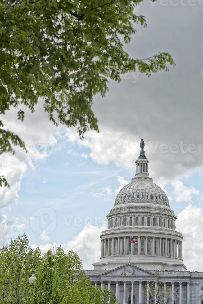 Washington dc capitol se från de köpcenter på molnig himmel foto