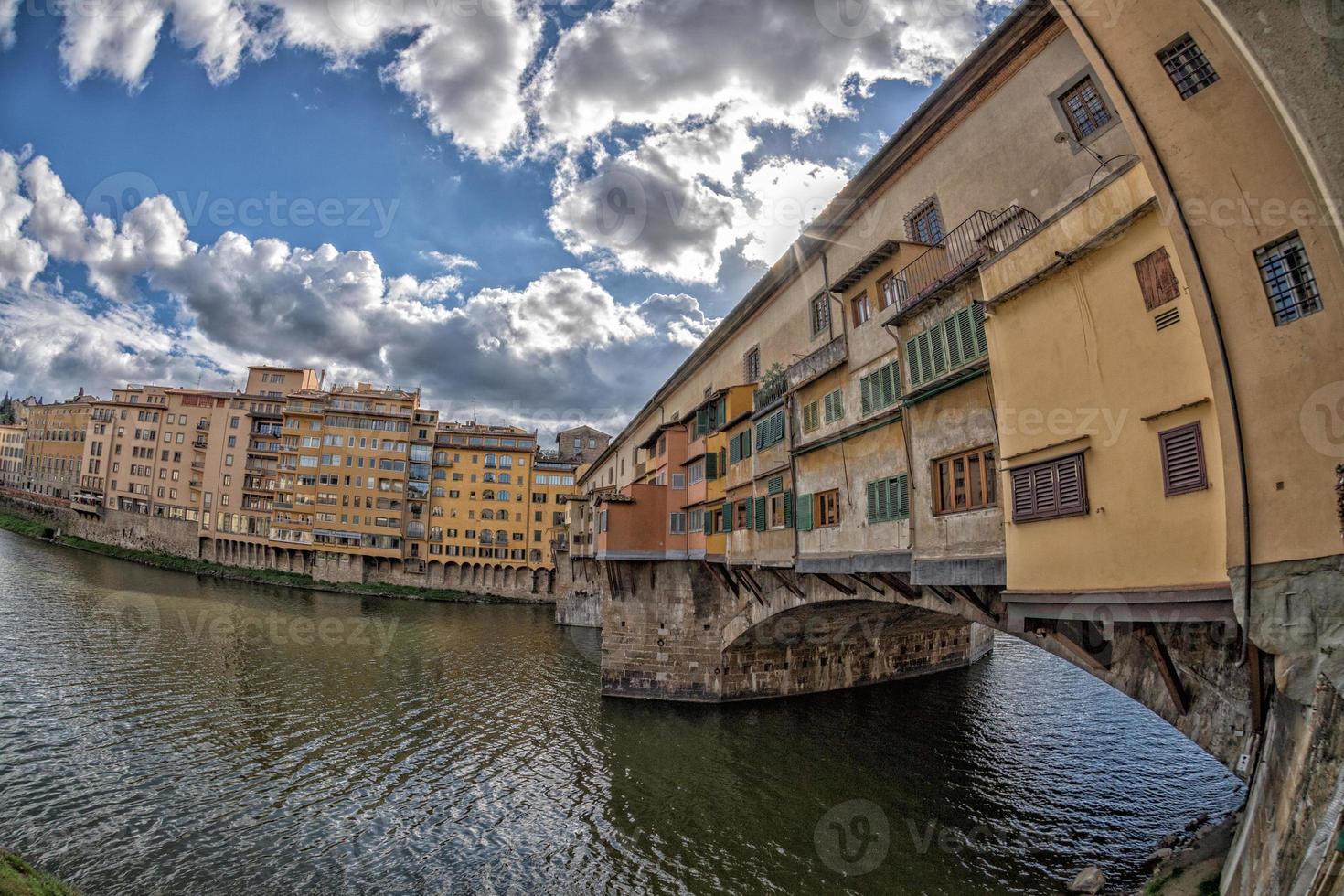 florens ponte vecchio på solig dag foto