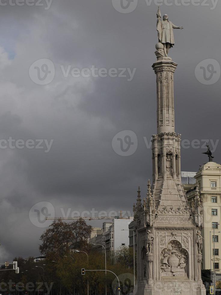 columbus fyrkant med monument till christopher columbus, i madrid foto