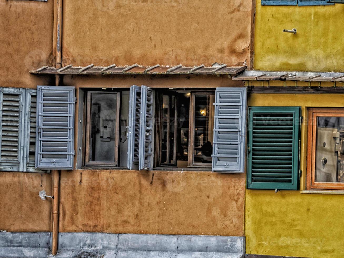 ponte vecchio bro arno flod florens gammal butiker foto