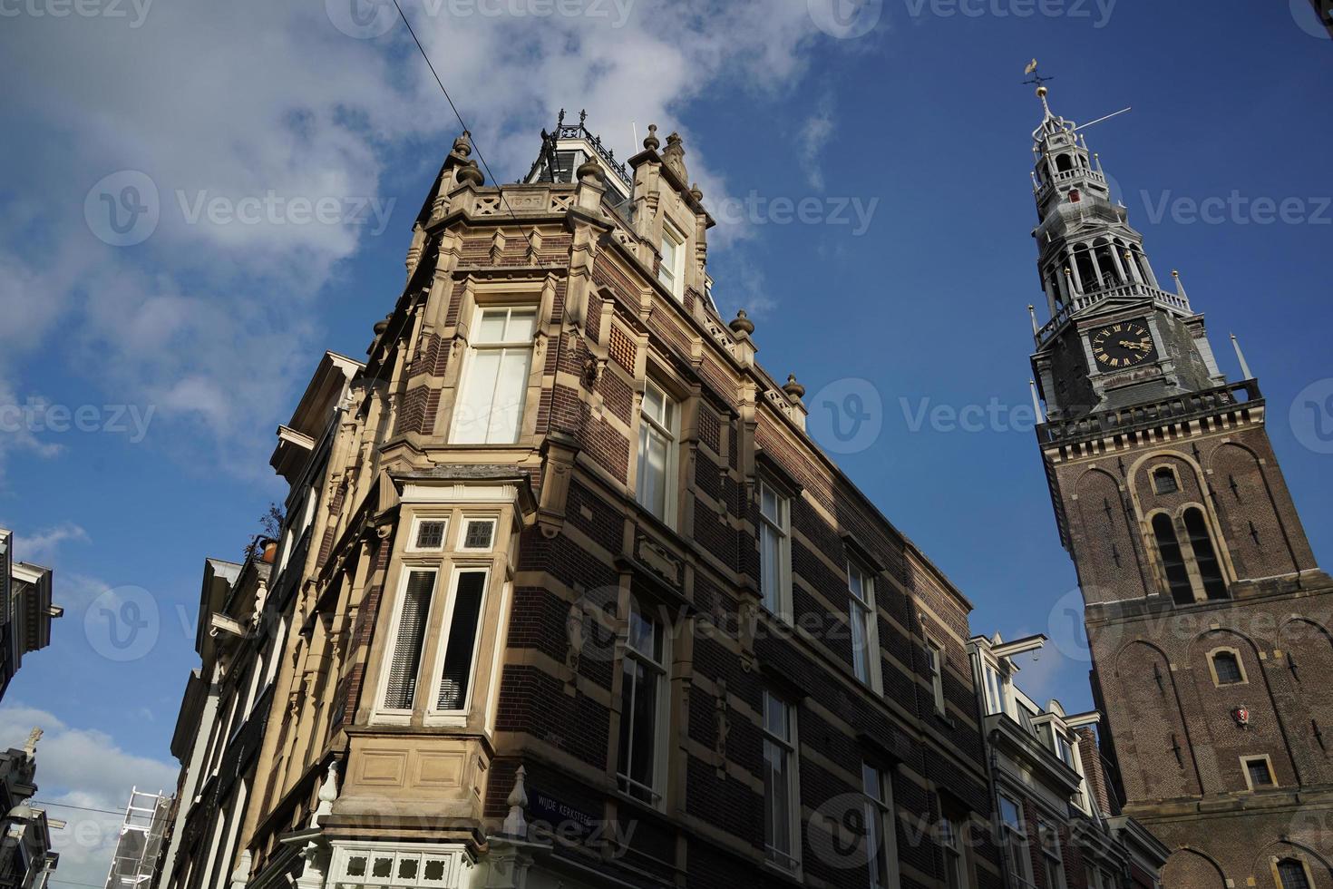 historisk gammal hus på amsterdam Centrum. nederländerna foto