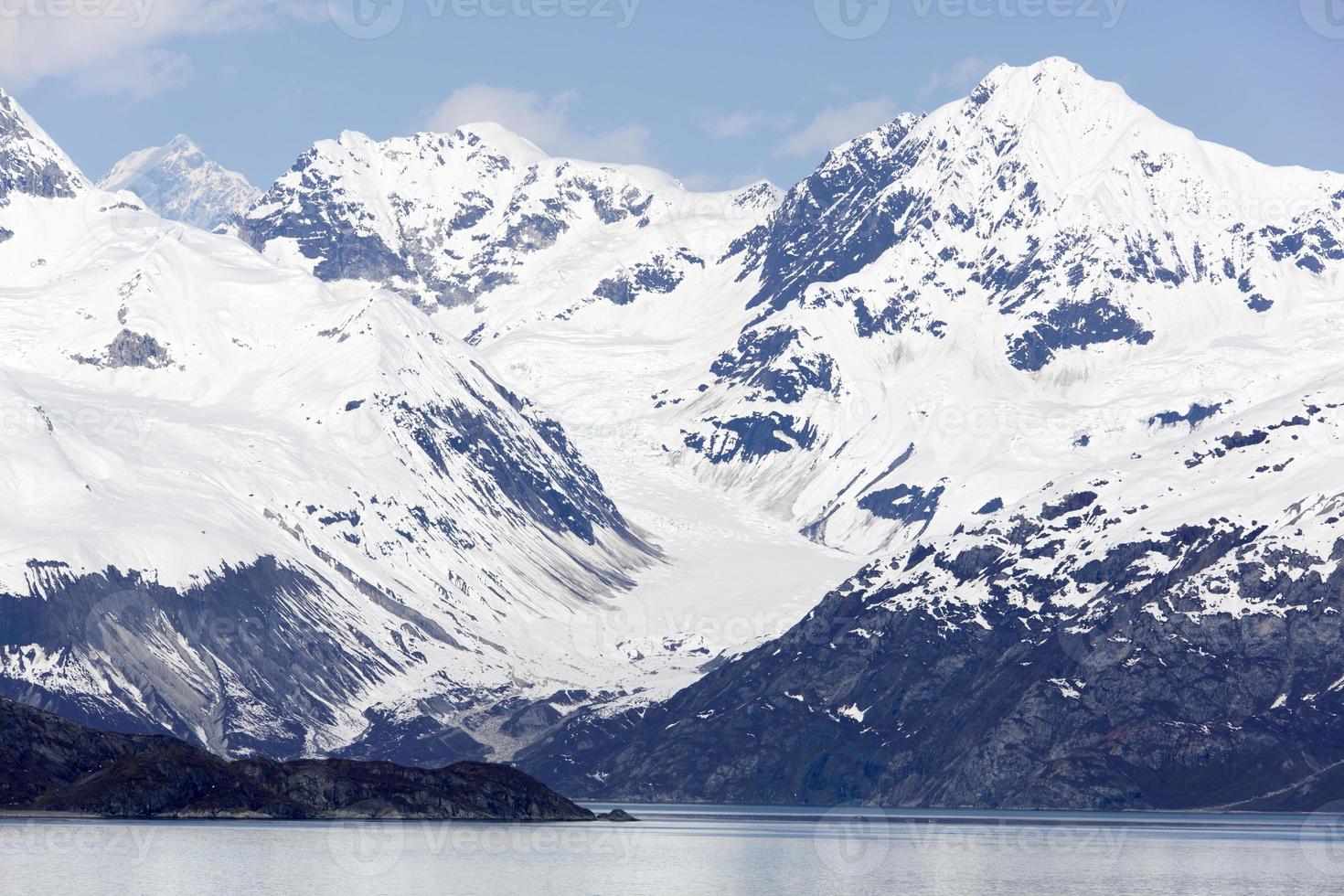 glaciär bukt nationell parkera hög snöig bergen foto