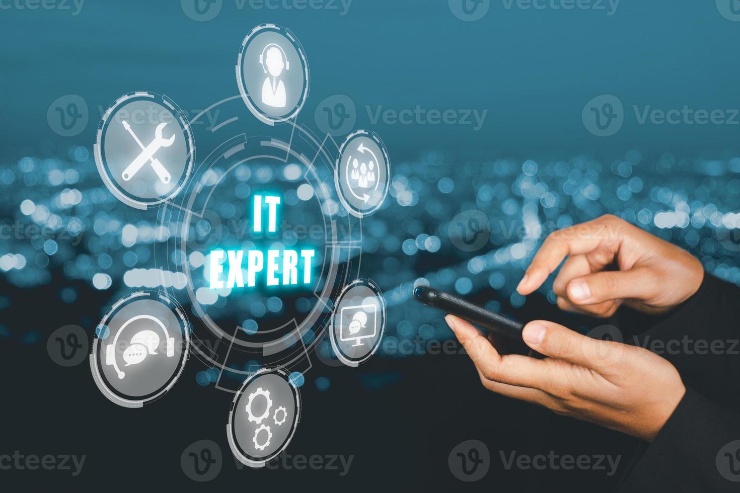 den expert- begrepp, person hand rörande mobil telefon med den expert- ikon på virtuell skärm, information teknologi råd eller tjänster. foto