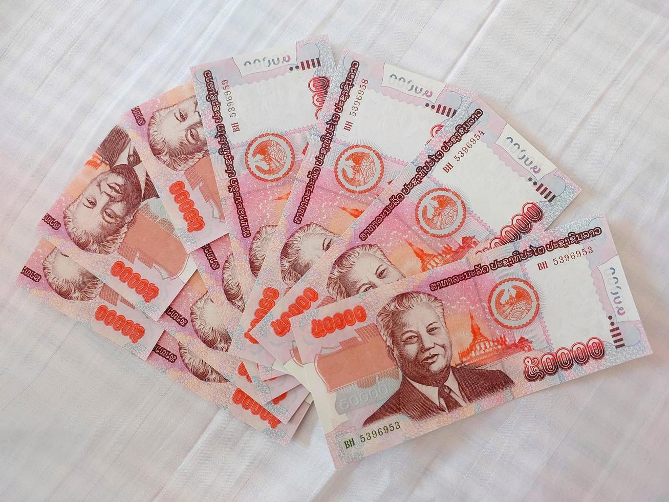 laos slaf sedlar närbild. pengar bakgrund. laos valuta - slaf. mönster textur och bakgrund av laos slaf pengar, valuta sedlar redo för utbyta och företag investering. foto