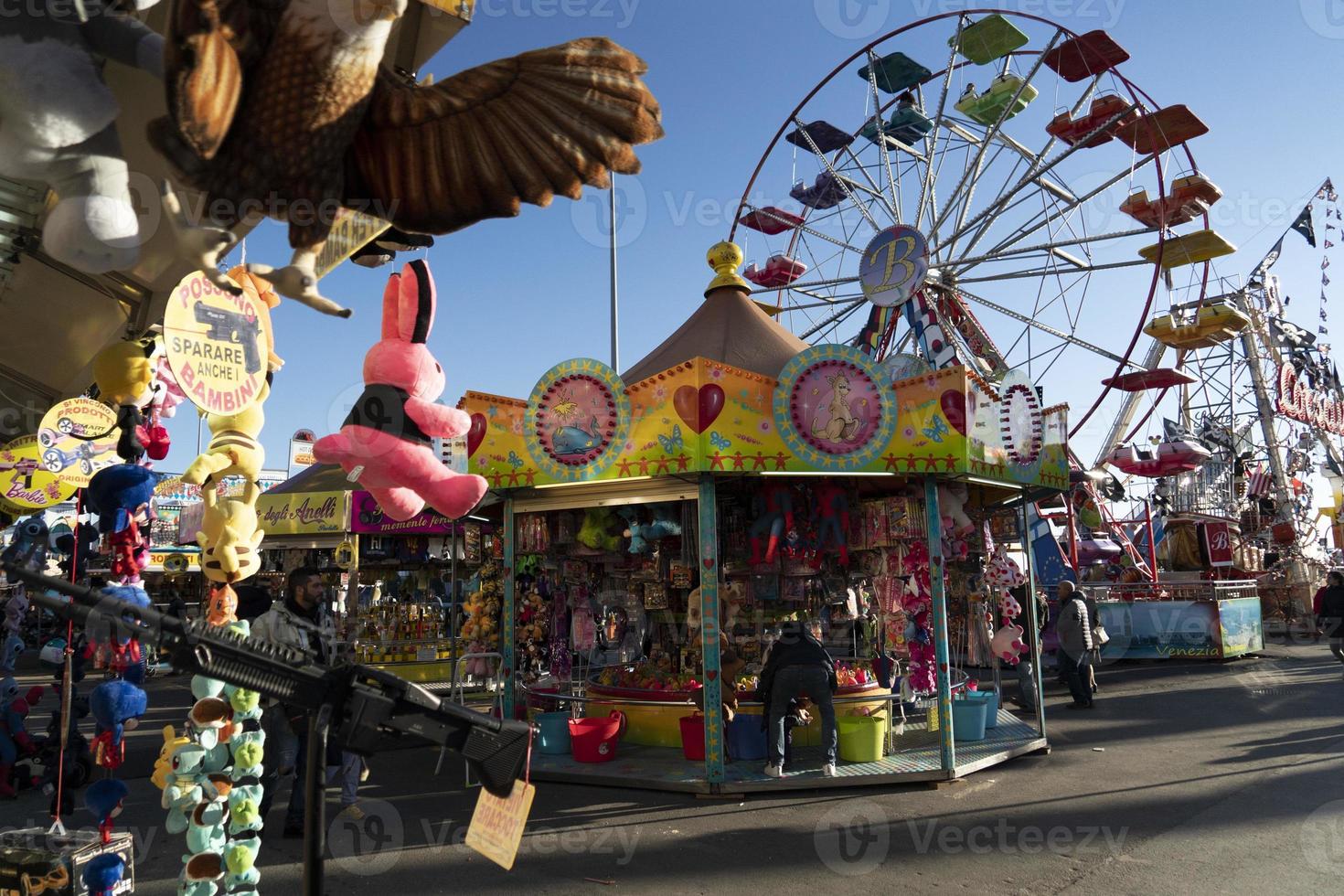 genua, Italien - december, 9 2018 - traditionell jul luna parkera roligt rättvis är öppnad foto