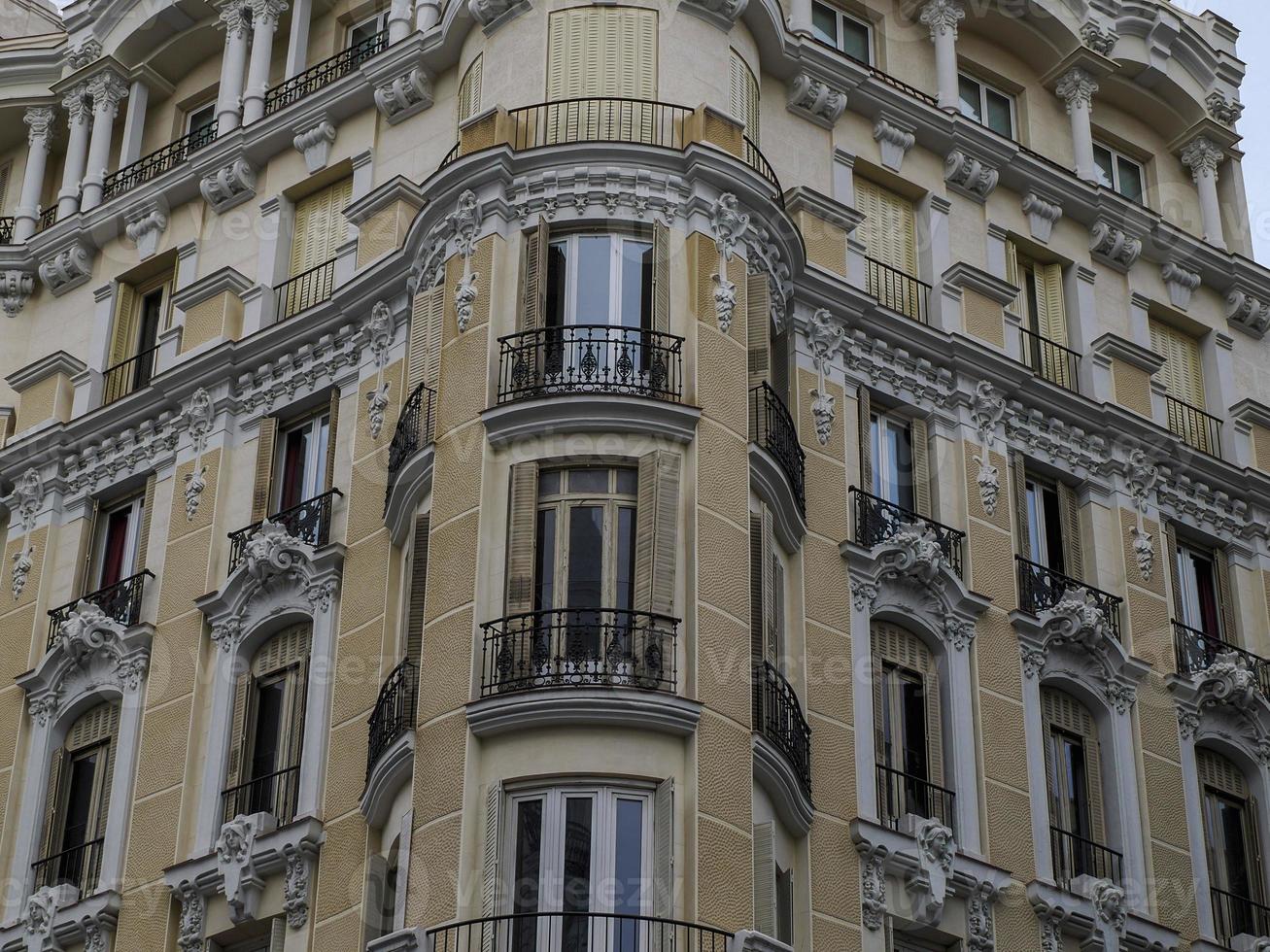 madrid Spanien gran via byggnad foto